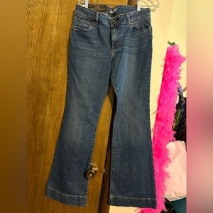 Wranglers women Mae Trouser jeans. NWT. 11 x 34.